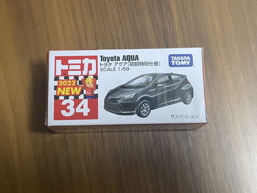 22年10月　トミカ　新車 トヨタ　アクア