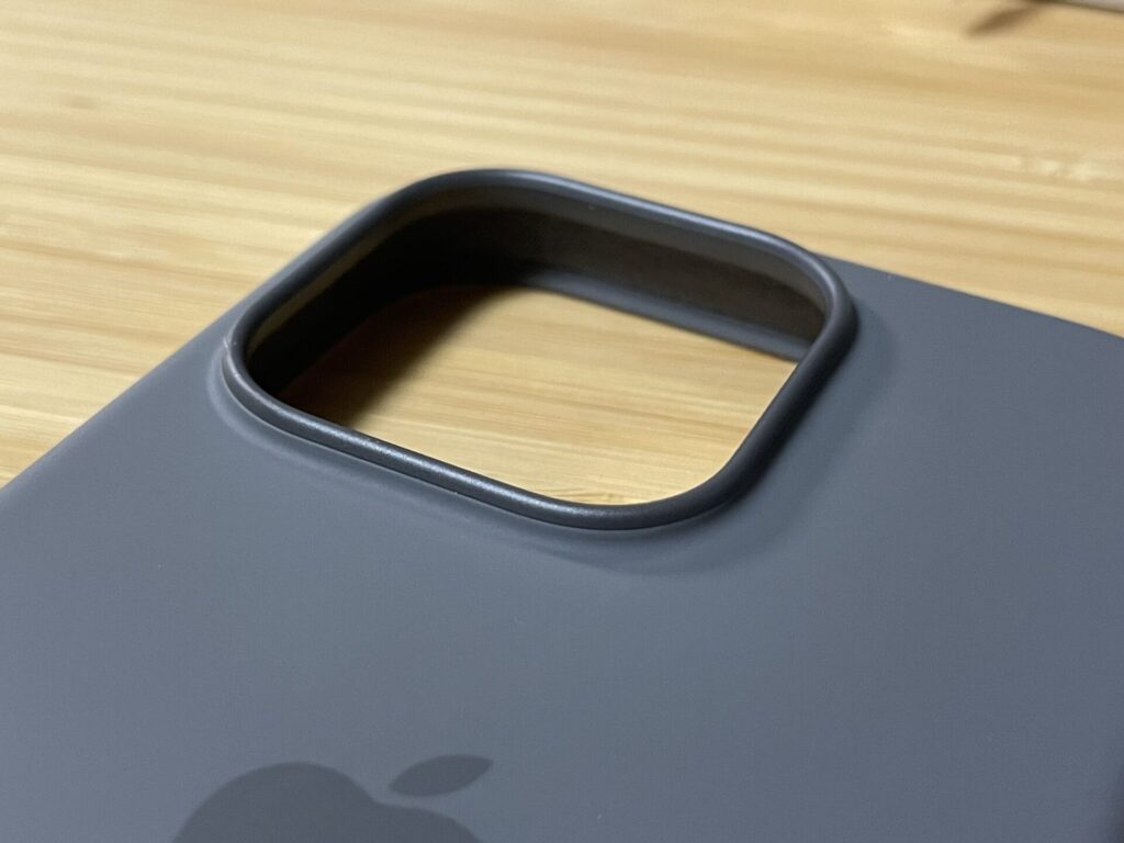 新型iPhone16Pro シリコーンケース