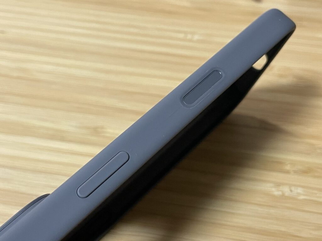 新型iPhone16Pro シリコーンケース